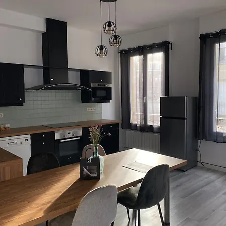 Spacieux T3 De 100 M2 Design En Plein Centre-ville *
