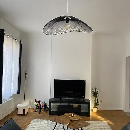 Spacieux T3 De 100 M2 Design En Plein Centre-ville *