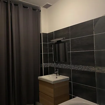 Spacieux T3 De 100 M2 Design En Plein Centre-ville *